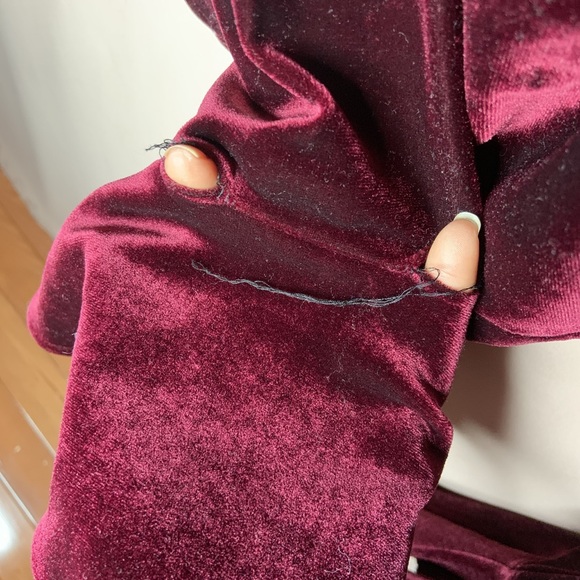 BELL SLEEVES BURGUNDY VELVET TOP - Picture 6 of 7